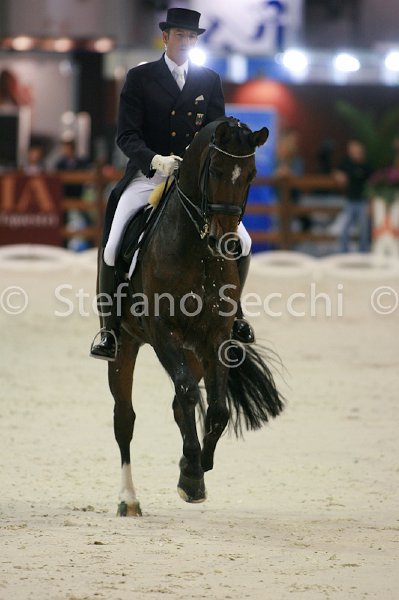 LAUGKS_MEGGLE\'S WELTTALL_MILANO_2011_SS2_2432.jpg